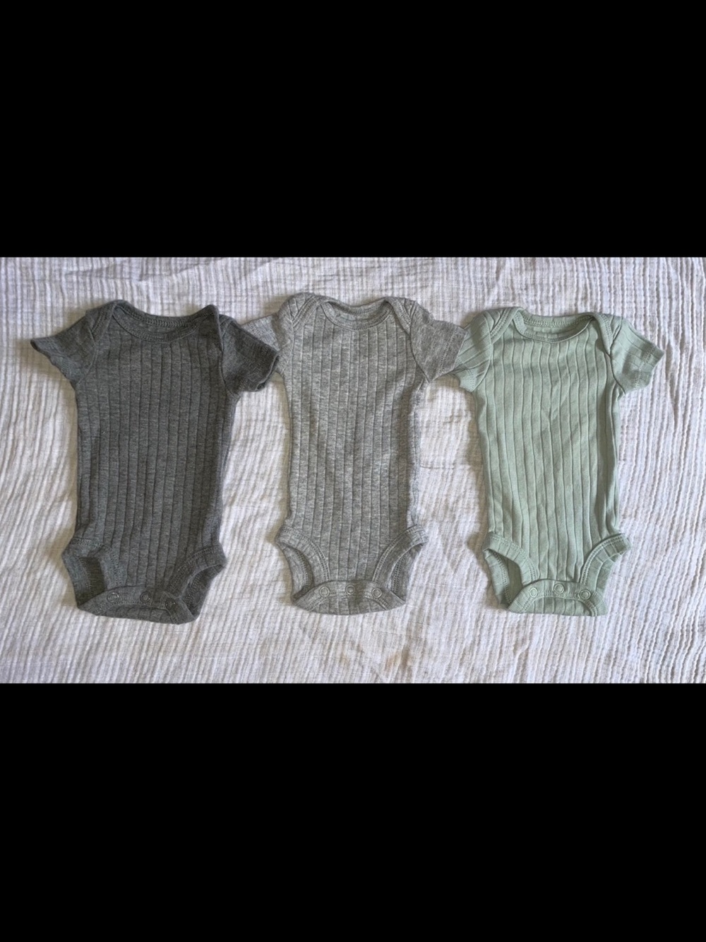 Kids Ribbed Short-Sleeve One-Piece Bodysuit - Gray & Light Green (Set of 3)